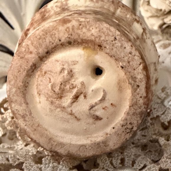 Majolica Mini Potted Roses - Picture 9 of 13